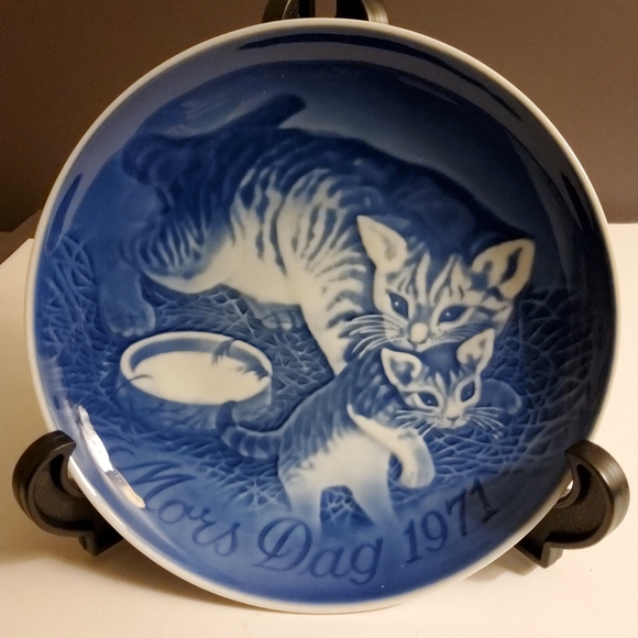 B&G Copenhagen Porcelain Mother's Day Plates - Set of 2 - Picture 2 of 4